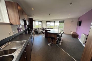 7 bed flat, 2-4 Plymbridge Lane (11), Crownhill, Plymouth, PL68DE - Image 5
